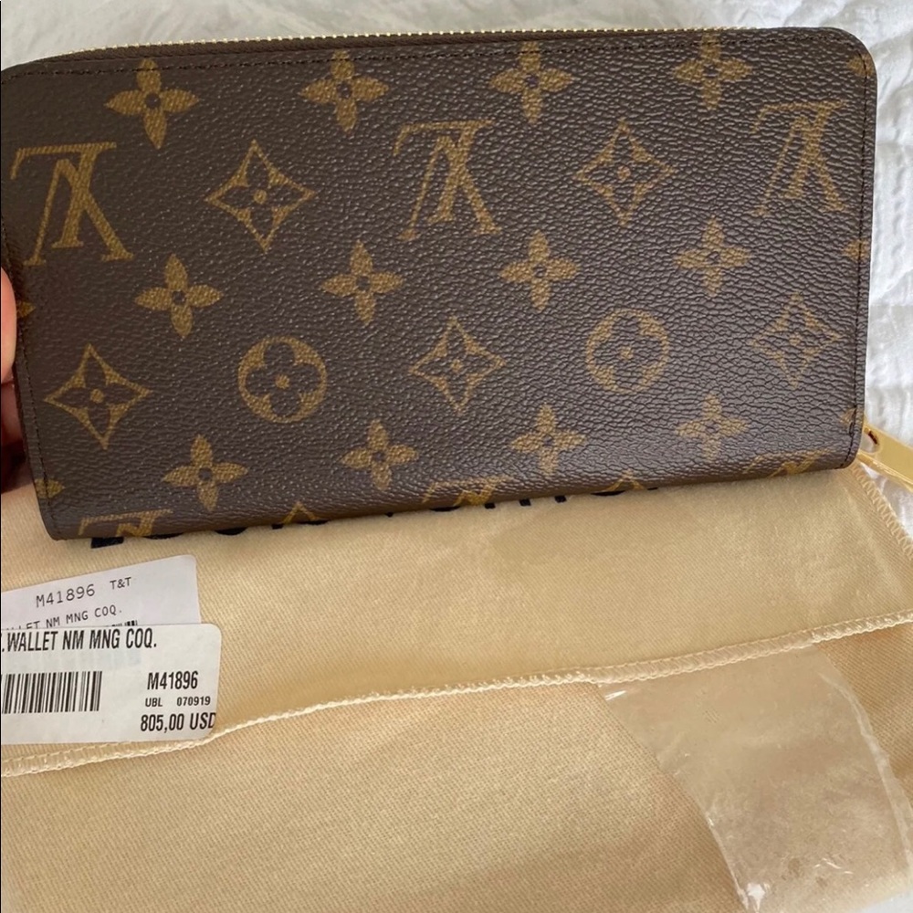 Loui Vuitton handbag